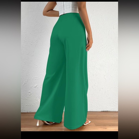 High-Waist - Wide-Leg Pants in Luxurious Green - NWT - Picture 2 of 9